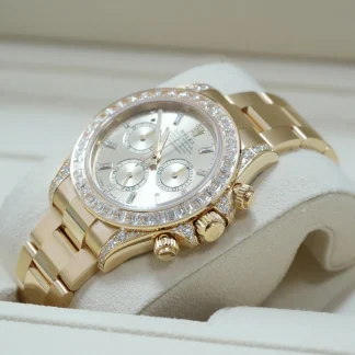 【Super Clone】Rolex Cosmograph Daytona 40mm Yellow Gold Diamond Baguette Champagne Dial Diamond Bezel - 126598TBR