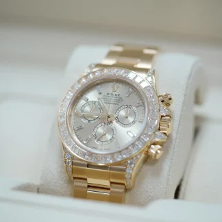 【Super Clone】Rolex Cosmograph Daytona 40mm Yellow Gold Diamond Baguette Champagne Dial Diamond Bezel - 126598TBR