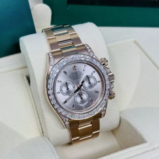 【Super Clone】Rolex Cosmograph Daytona 40mm Rose Gold Diamond Baguette Sundust Dial Diamond Bezel - 126595TBR