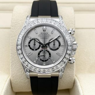 【Super Clone】Rolex Cosmograph Daytona 40mm White Gold Diamond Baguette Silver Dial Diamond Bezel Oysterflex - 126539TBR