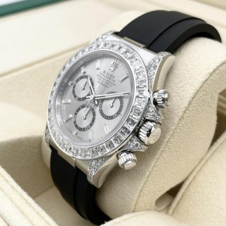 【Super Clone】Rolex Cosmograph Daytona 40mm White Gold Diamond Baguette Silver Dial Diamond Bezel Oysterflex - 126539TBR