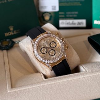 【Super Clone】Rolex Cosmograph Daytona 40mm Yellow Gold Diamond Baguette Champagne Dial Diamond Bezel Oysterflex - 126538TBR