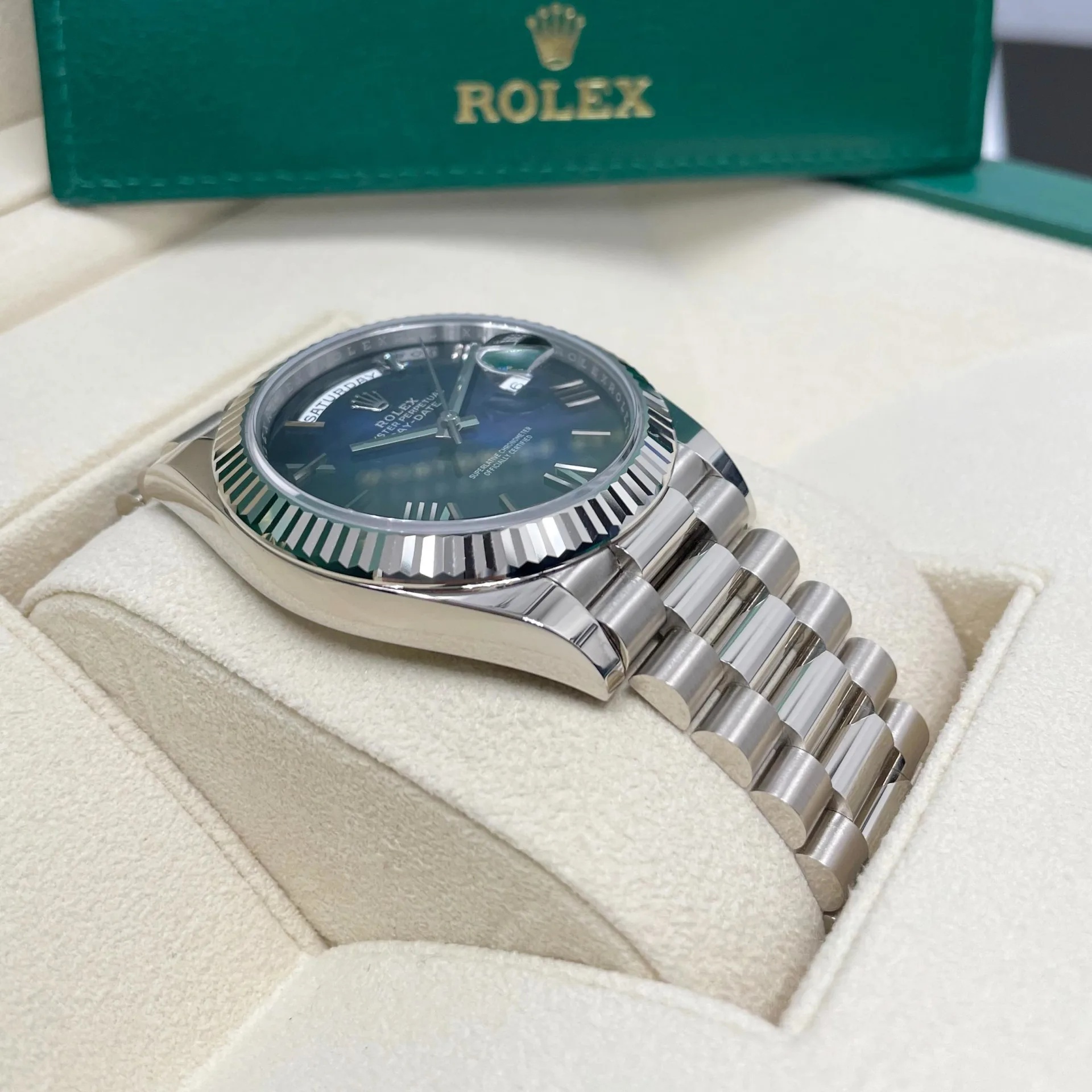 【Super Clone】RLX  Day-Date President 40mm White Gold Blue Roman Ombre Dial - 228239