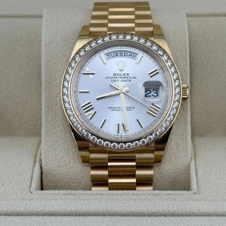 【Super Clone】RLX Day-Date 40mm Silver Roman Dial and Diamond Bezel Yellow Gold President Bracelet 228348RBR-0007