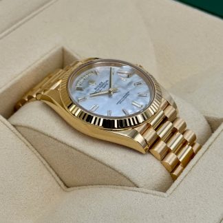 【Super Clone】RLX Day-Date 40mm Yellow Gold President  Mother of Pearl Diamond Baguette Dial - 228238