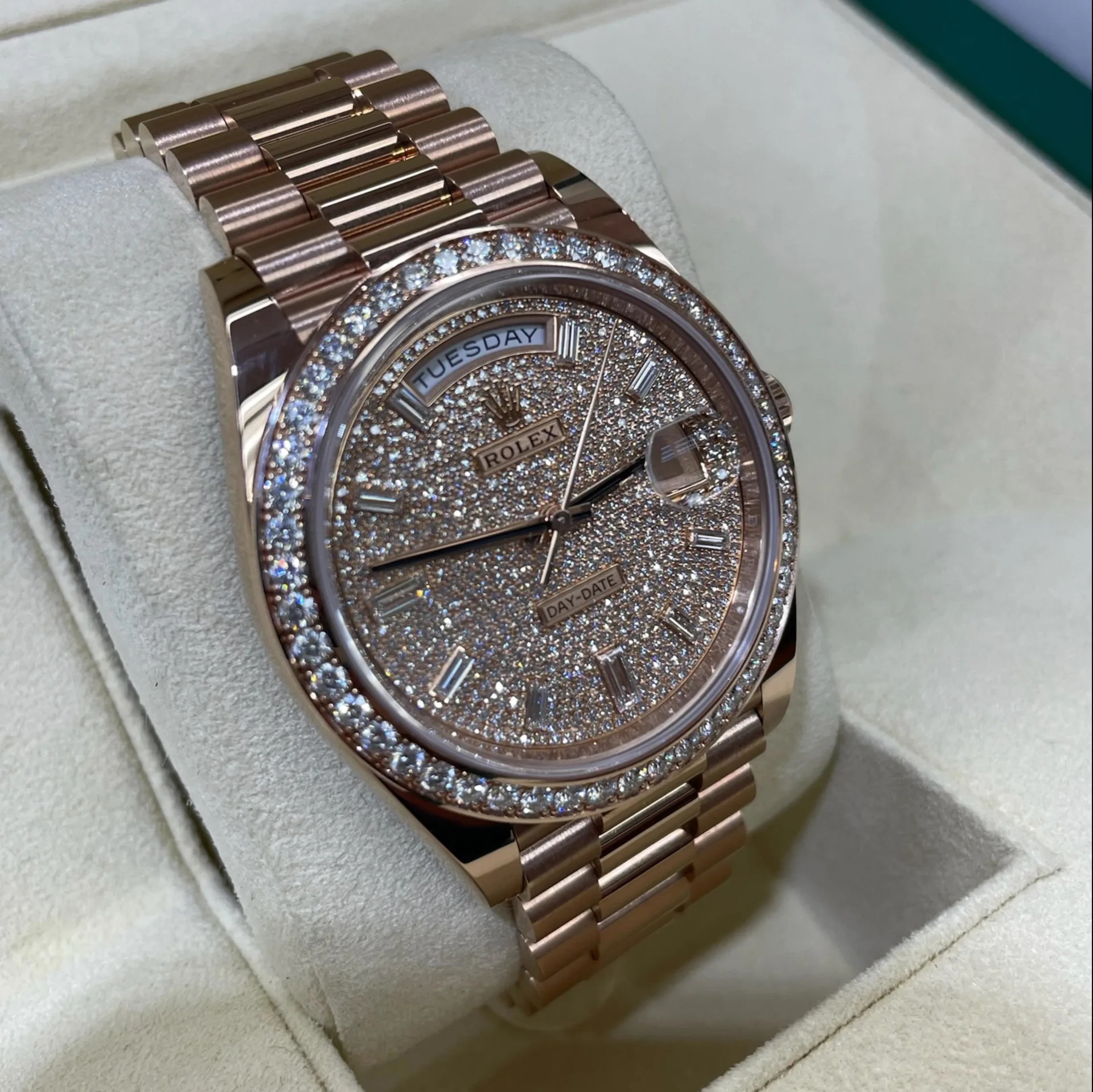 【Super Clone】RLX  Day-Date 40mm Diamonds Paved Dial 228345rbr-0002