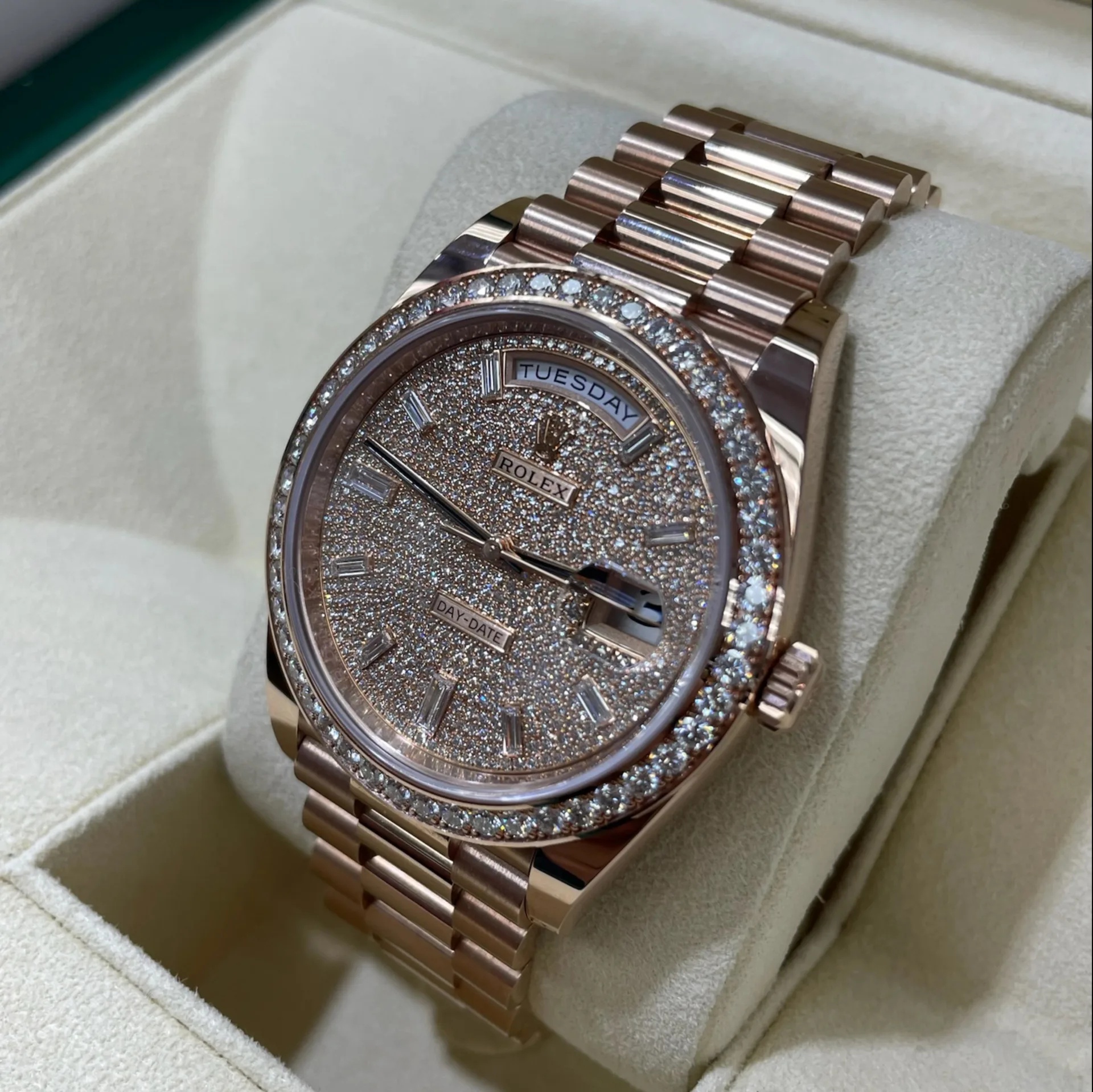 【Super Clone】RLX  Day-Date 40mm Diamonds Paved Dial 228345rbr-0002