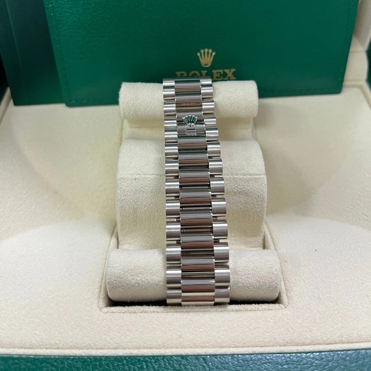 【Super Clone】RLX  Day-Date 228236-0026 Mother Of Pearl Diamonds Dial