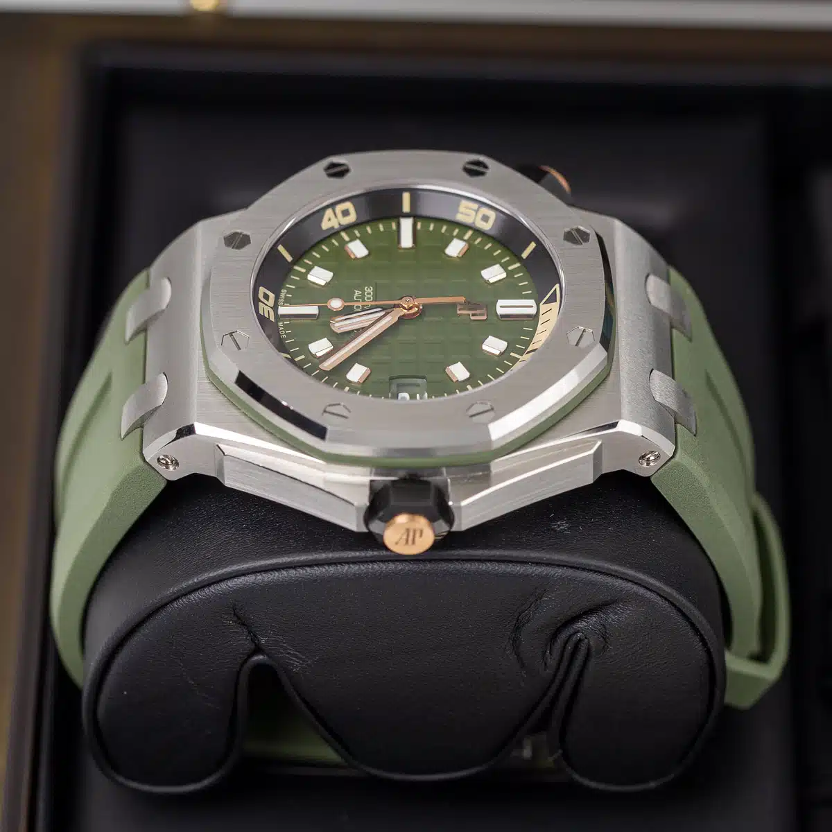 【Super Clone】Audemars Piguet  Royal Oak Offshore Khaki green 42mm 15720ST.OO.A052CA.01