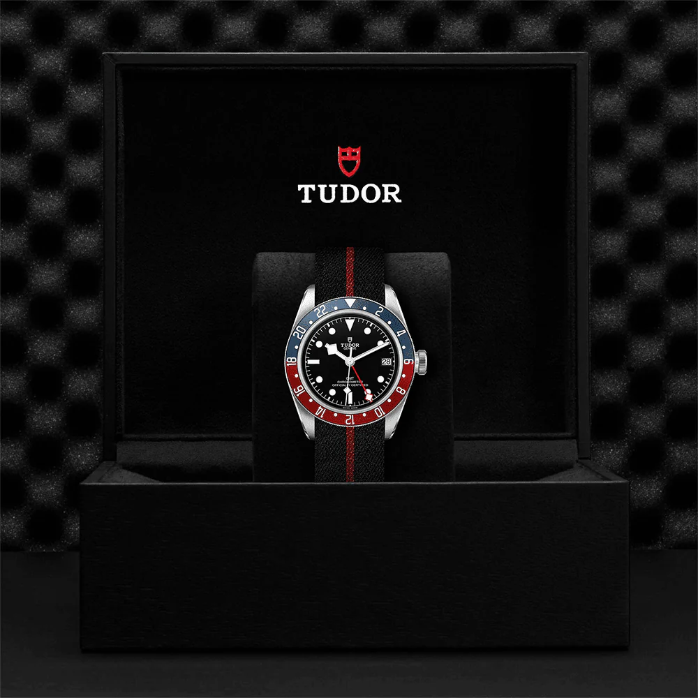 【Super Clone】TUDOR Black Bay GMT 41mm Black Dial Automatic Men's Fabric Strap Watch M79830RB-0003
